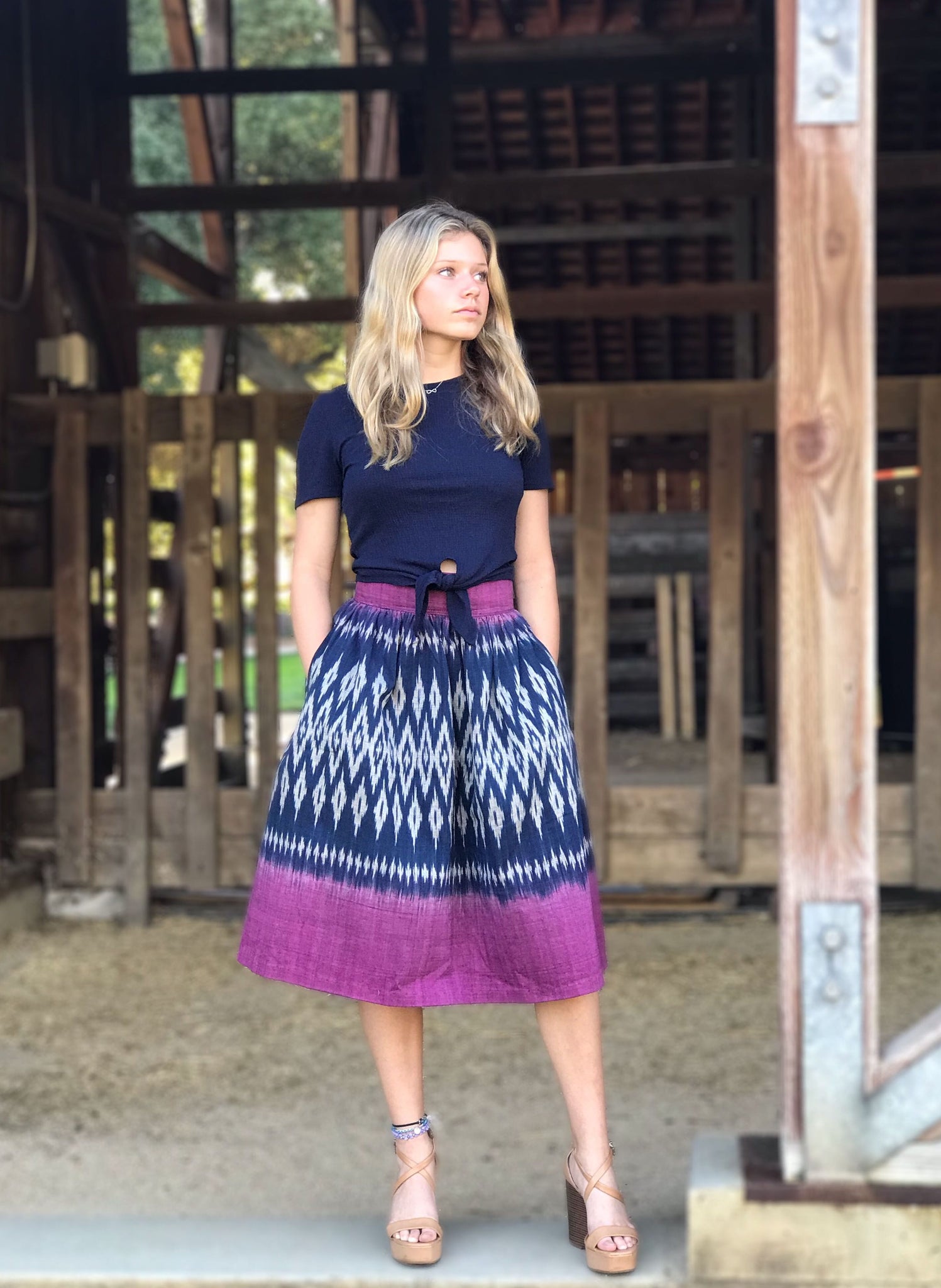 She's rocking this look wearing the murberry cotton ikat skirt